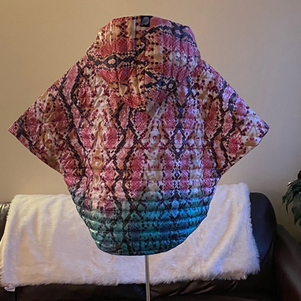 Think Royln The Heroine Oversized Quilted Python-Print Down Poncho Puffy XS/S - Picture 4 of 9